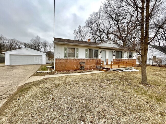 Photo - 1054 Royal Oak St SW