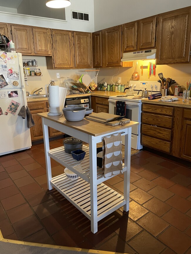 Building Photo - 104 Chestnut St Unit 4