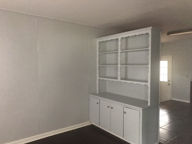 Photo - 3/2/1 fenced yard and pet friendly