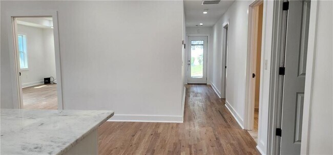 Photo - 273 Wadley St NW