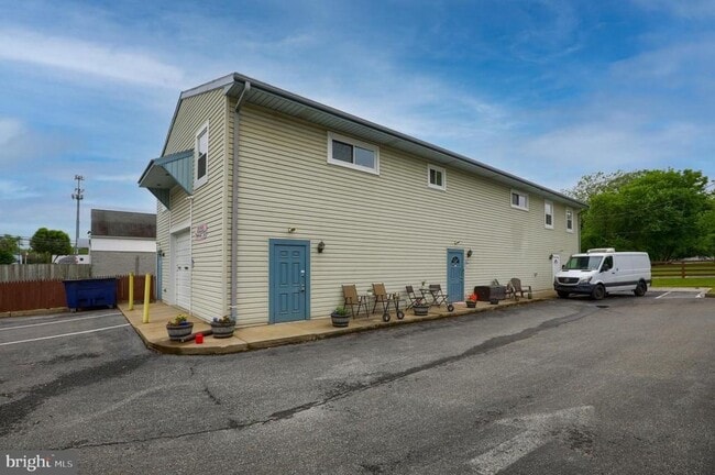 Building Photo - 1500 Wilson Ave Unit 2nd Floor