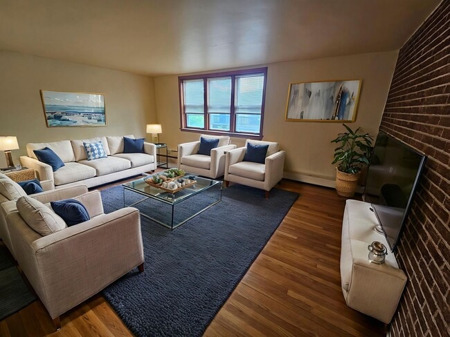 Photo - Spacious 1 bedroom, 1 bathroom in Evanston Unit 2727-1S