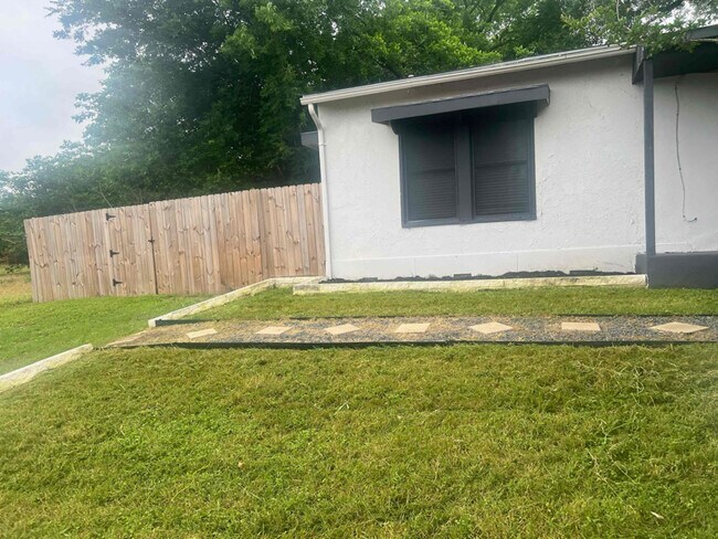 Photo - 5201 Chico St House