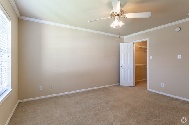 1BR, 1 BA - 802SF
