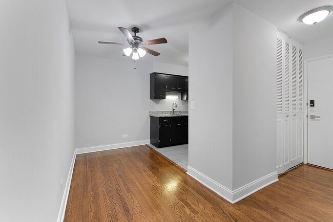 Photo - 6021 N Winthrop Ave Unit 405