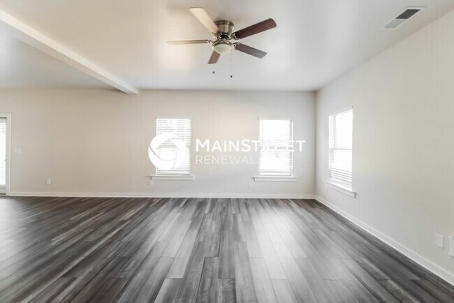 Photo - 3 Bedroom Pet-Friendly Home in ODENVILLE, AL with Main Street Renewal