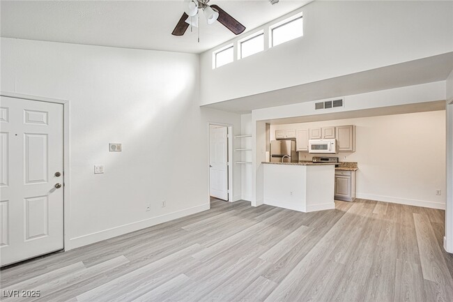 Photo - 5166 S Jones Blvd Unit 204