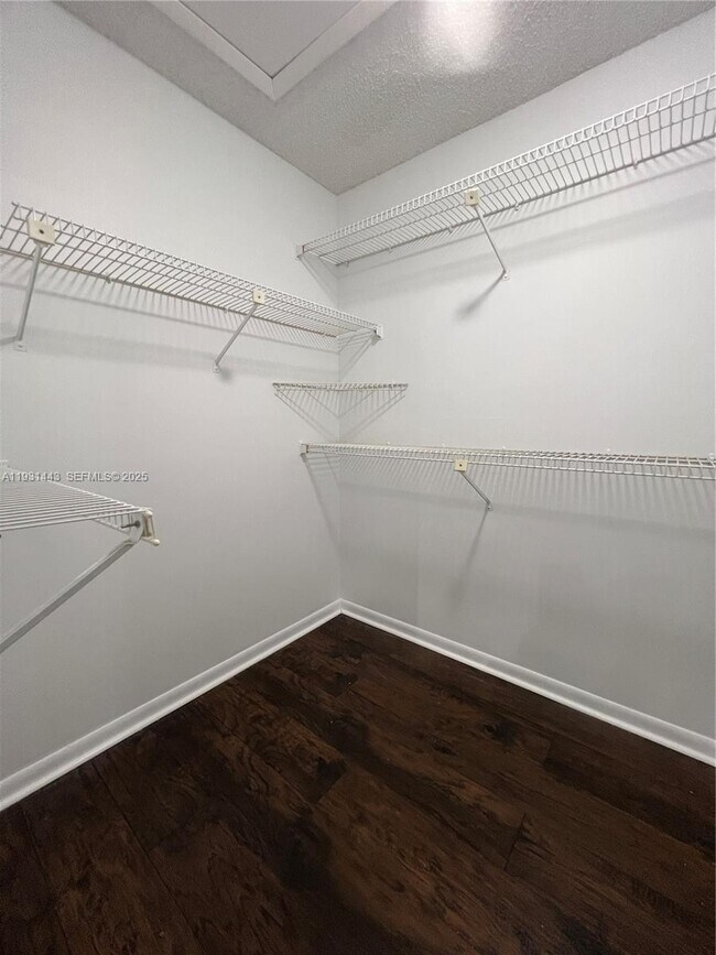 Photo - 13721 Newport Manor