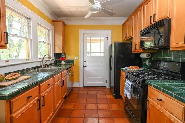 Photo - 2076 Ridgedale Rd NE