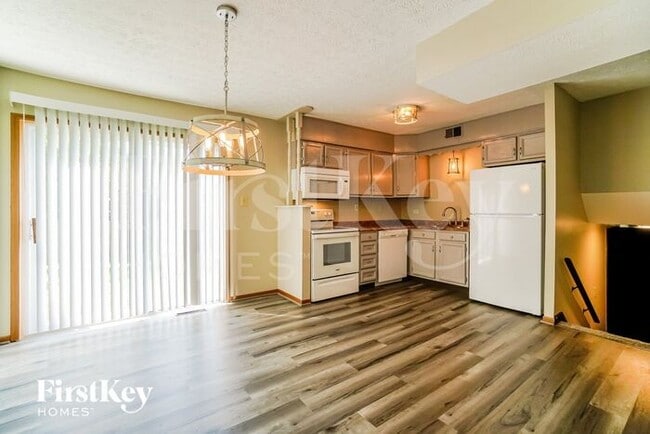 Photo - 627 Presidential Way