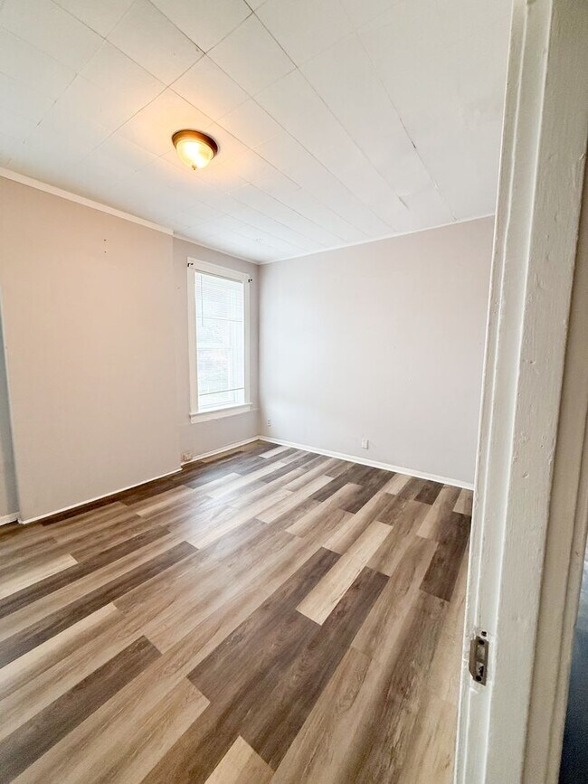 Photo - Modern 2 bed/1 bath apartment right off trendy Cherokee Street!