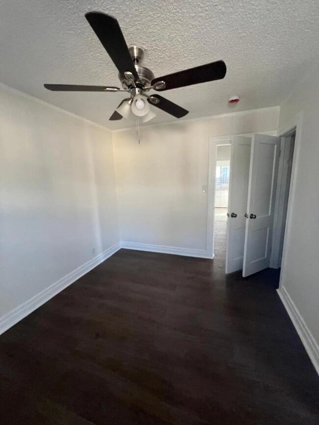 Photo - 1110 W 92nd St