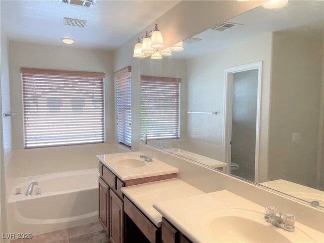 Building Photo - 12065 Hathaway Pines Dr Rental