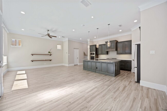 Photo - 6723 Sussex Manor St