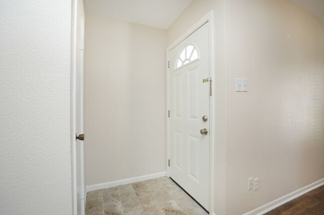 Photo - 17401 Red Oak Dr Unit 97