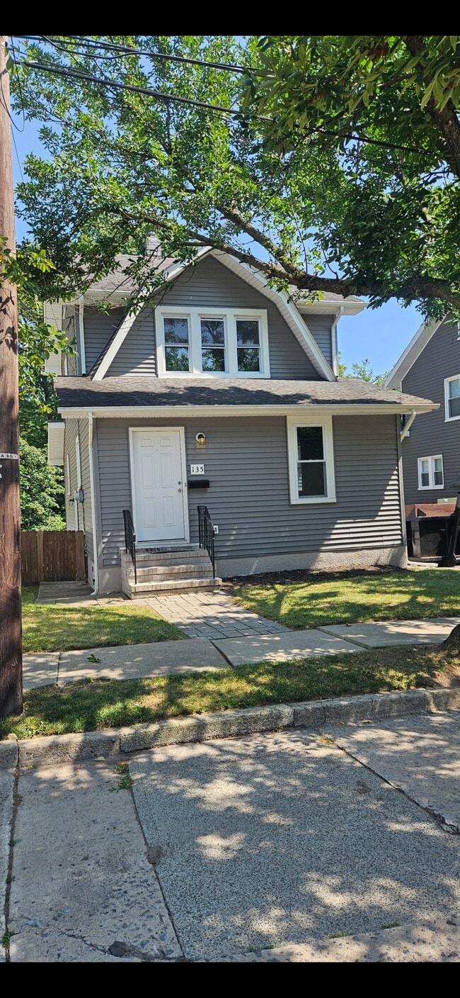 Building Photo - 135 Elm Ave Rental