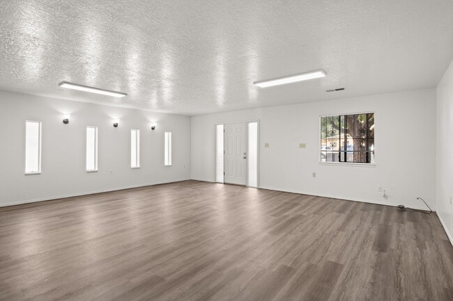 Photo - 1105 Calle Mesquite