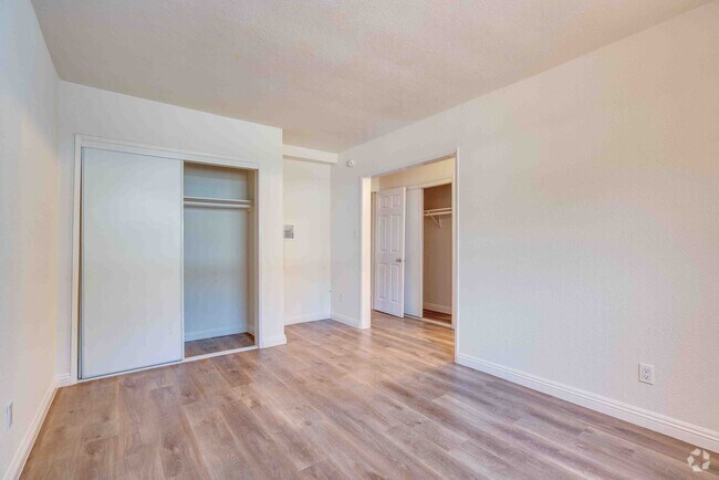 1BR, 1BA - 745SF
