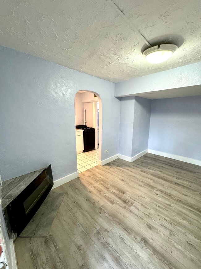 Building Photo - 828 E 100 S