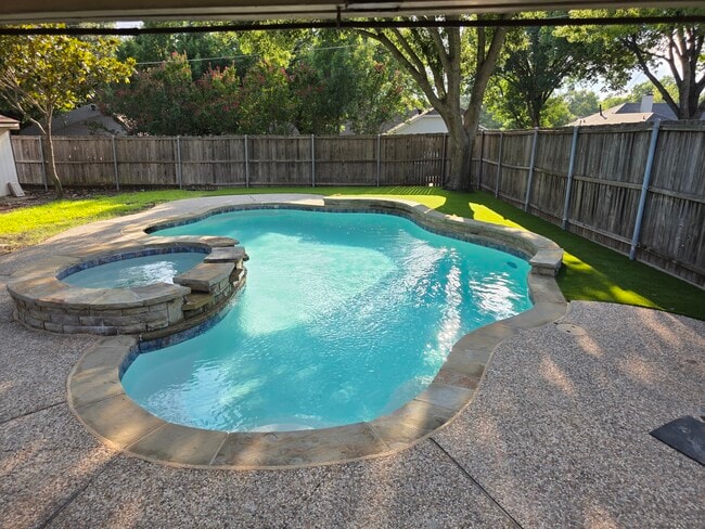 piscina recién renovada - 4301 Southridge Dr