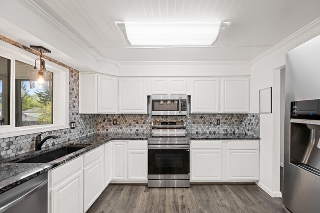 Photo - 1611 Madison Dr