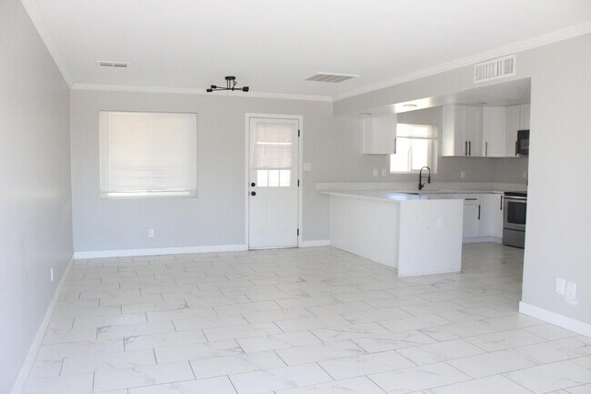 Photo - 3932 W Griswold Rd