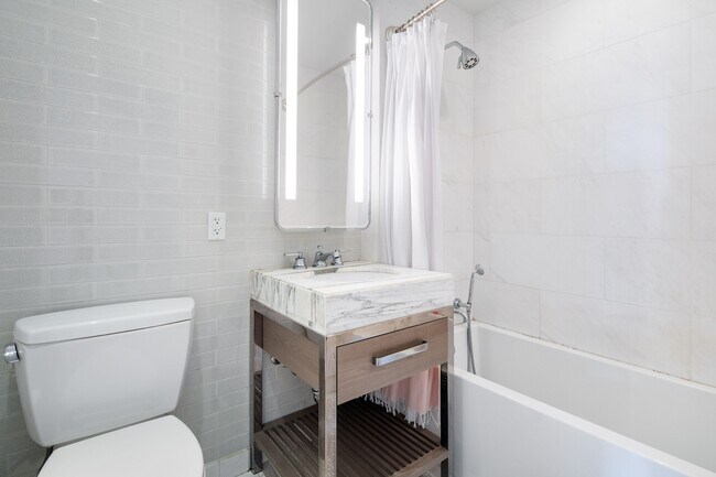 Photo - 389 E 89th St