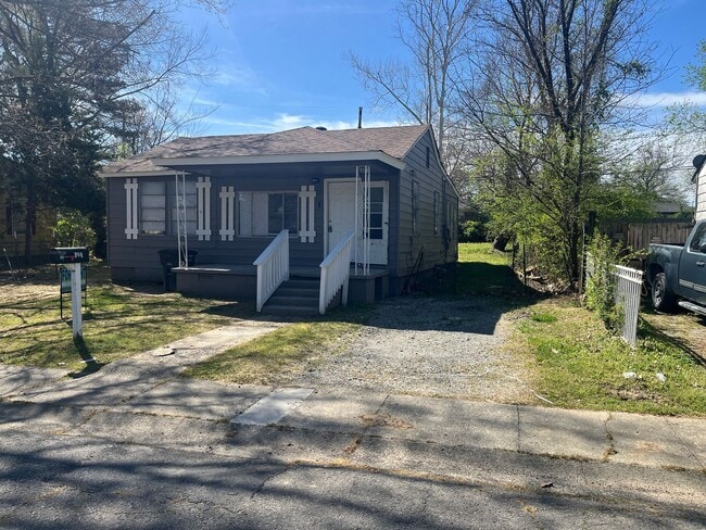 Building Photo - Freshly remodled 3 BR 1 Bath home