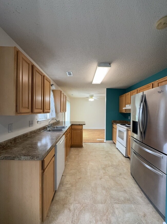 Photo - Spacious 3 Bedroom Home-122 Horse Shoe Bend