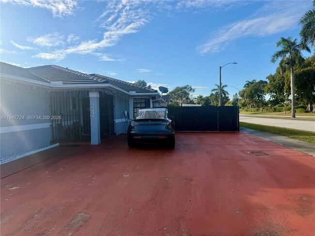 Photo - 14690 SW 49th St