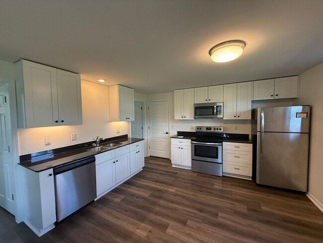 Building Photo - 670 4th St Unit 3