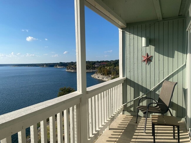 Building Photo - STUDIO CONDO WITH A MILLION DOLLAR LAKE VIEW Unit 214