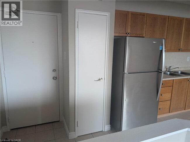 Photo - 468 Ottawa St N Unité 123 B