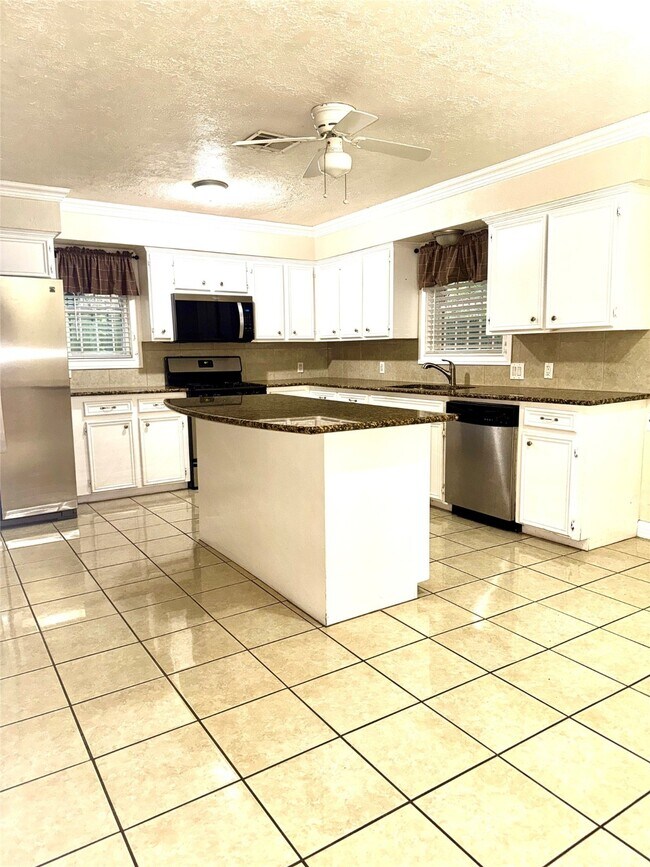 Photo - 2134 Rainy River Dr