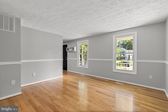 Photo - 8428 Braddock Way