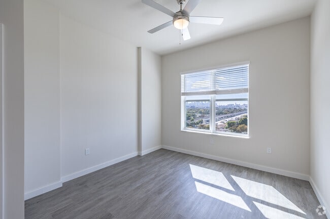 1BR, 1BA - 648SF - Bedroom