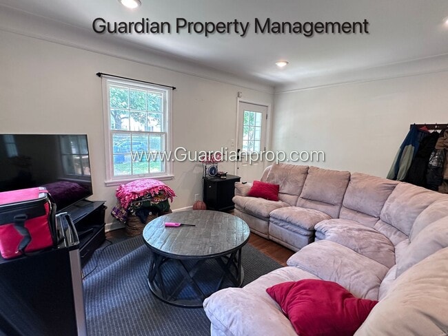 Photo - St Louis Park Single Family Home, Fenced Yard, Dishwasher, 1 Car Garage