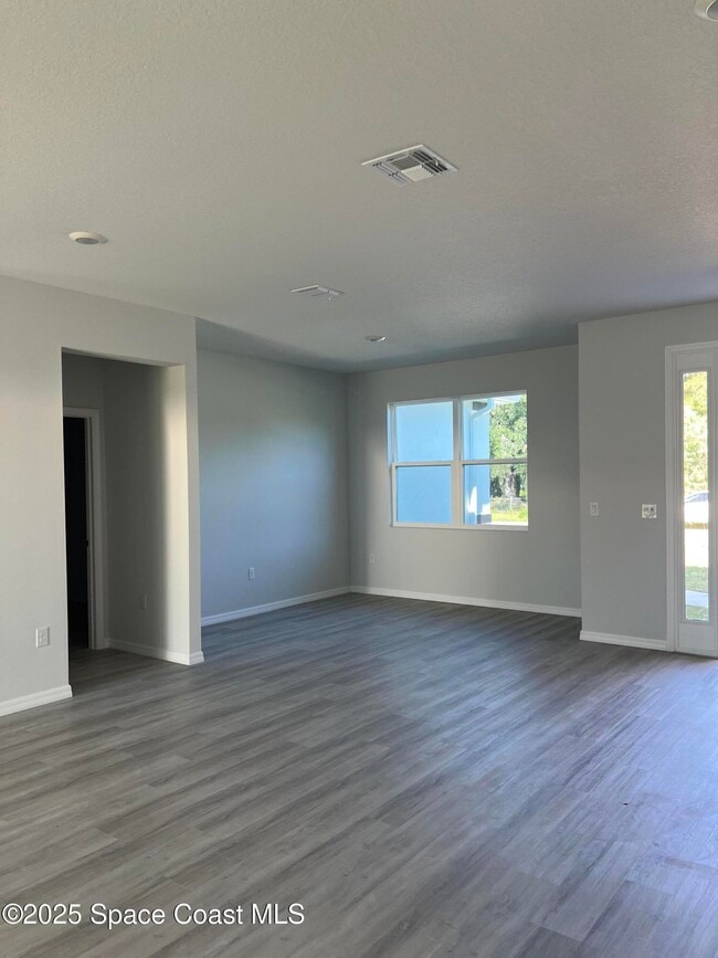 Photo - 542 Lambright St SW