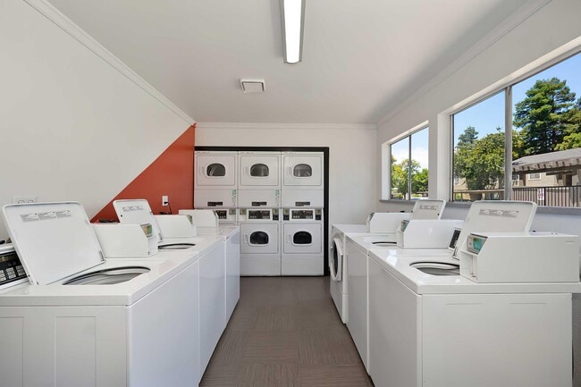 Photo - The Redwoods Apartments
