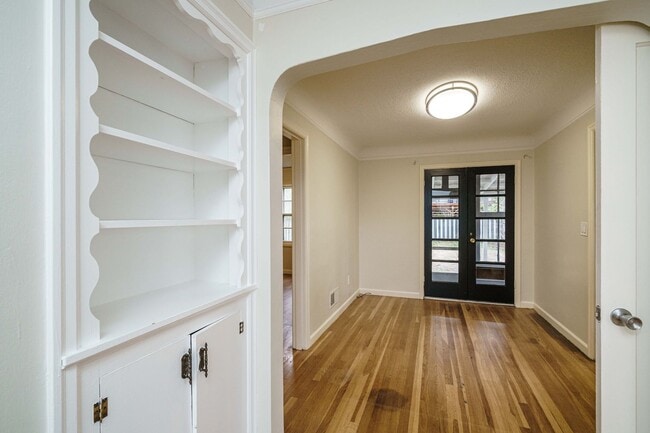 Photo - PET FRIENDLY Super Cute Craftsman Home 3 bedroom 1 Bath with Basement