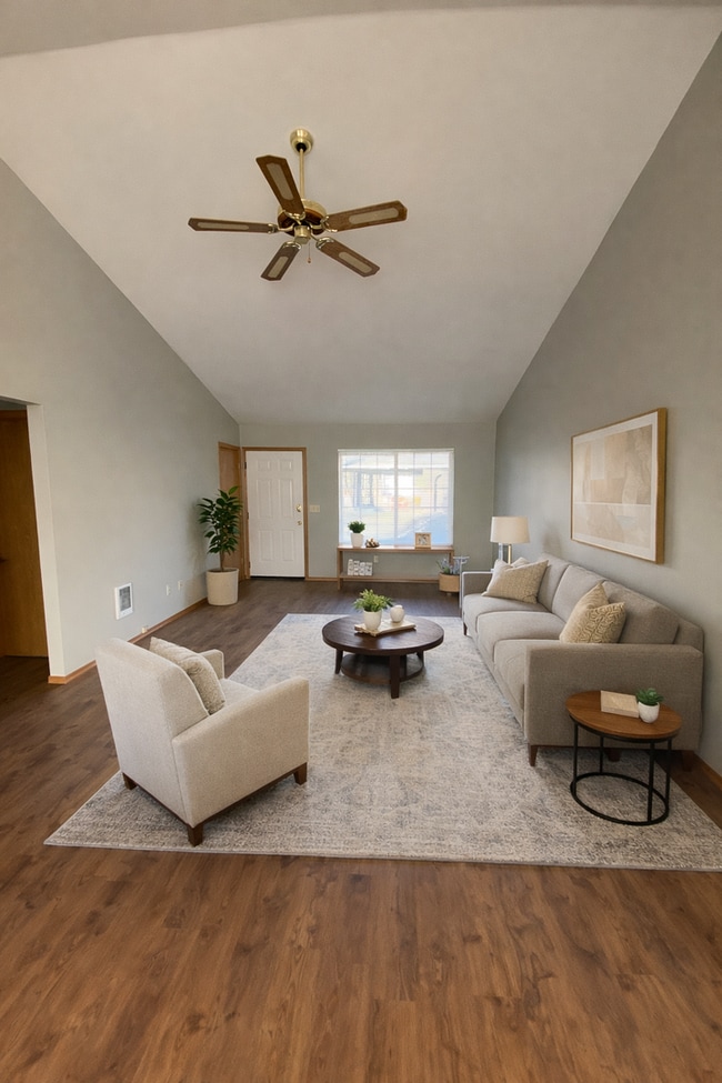 Building Photo - 605n11th Unit B*