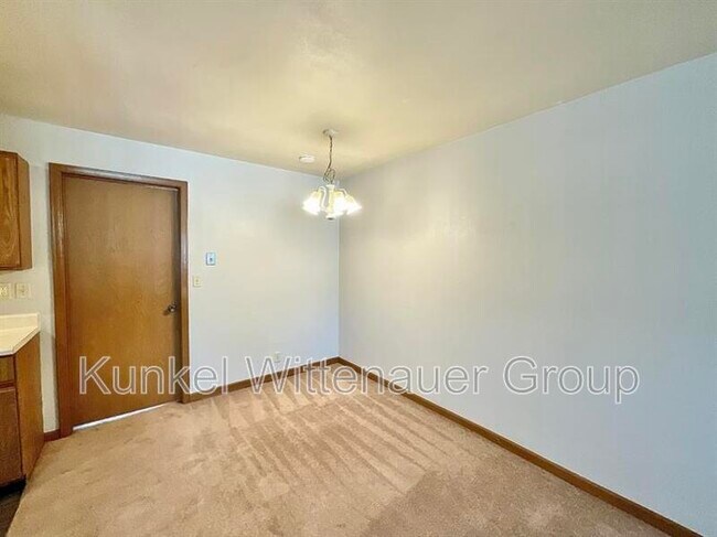 Photo - 22 Yorkshire Ln