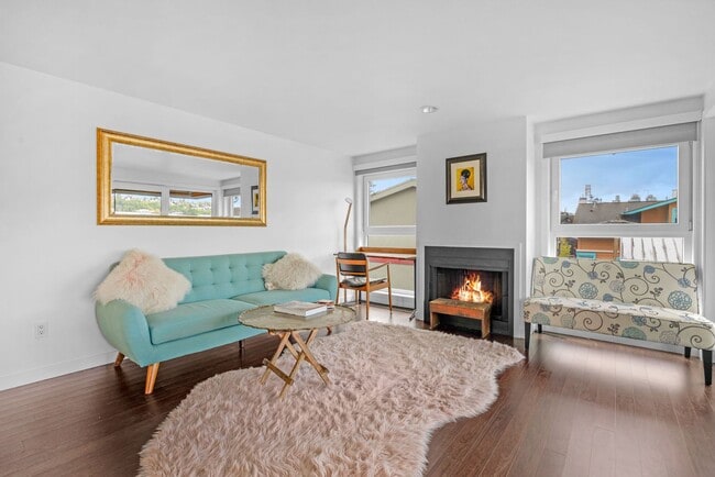 Photo - 2 bed 1.5 bath houseboat on Lake Union