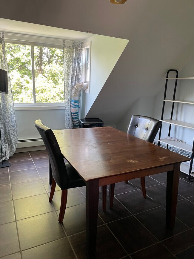 Dining Area - 60 Calumet St Unit 3