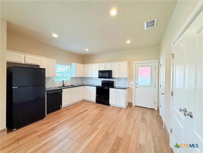 Photo - 1168 Sycamore St