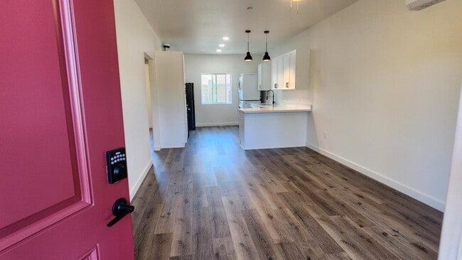 Photo - 728 W 1st Ave