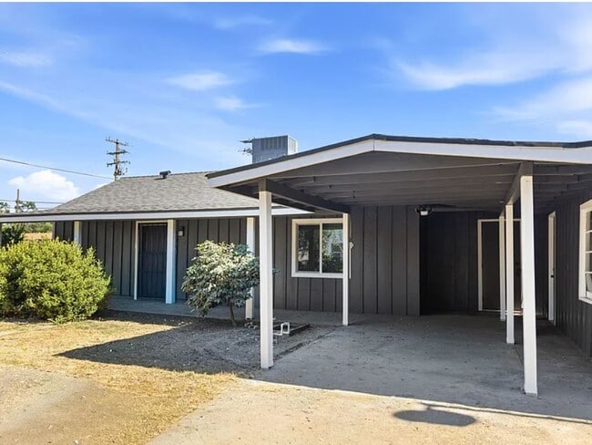 Building Photo - 627 S Chinowth St Unit 627 S Chinowth St - Visalia, CA 93291