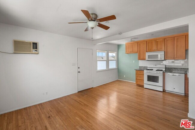 Photo - 2233 Laverna Ave Apartment