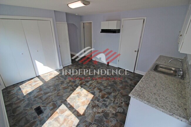 Photo - 78 Notre Dame Ave