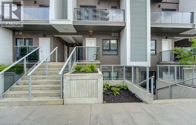 Photo - 1430 Highland Rd W